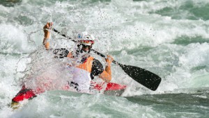 discesa nelle rapide con canoa